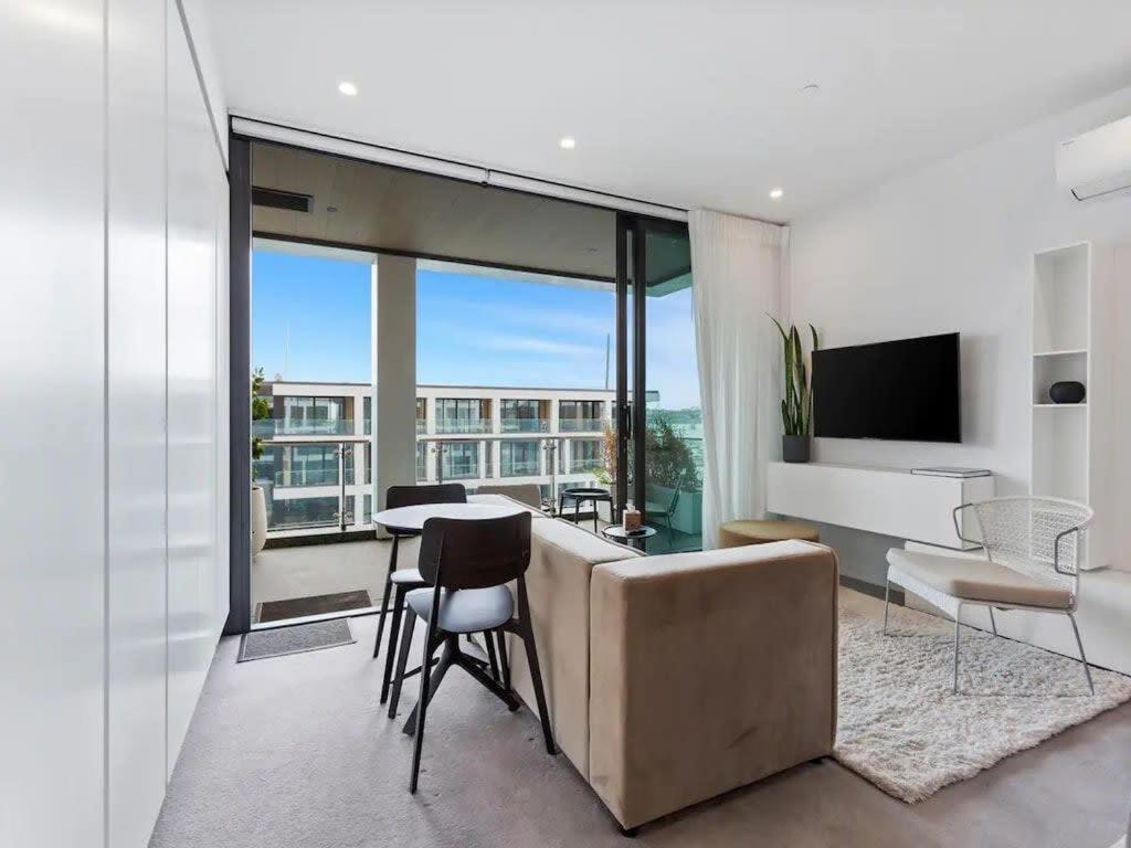 Sleek Modern Studio With Balcony Auckland Exteriér fotografie