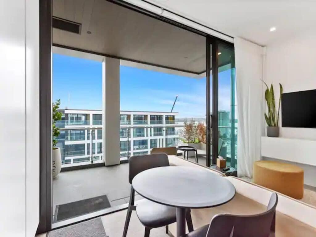 Sleek Modern Studio With Balcony Auckland Exteriér fotografie