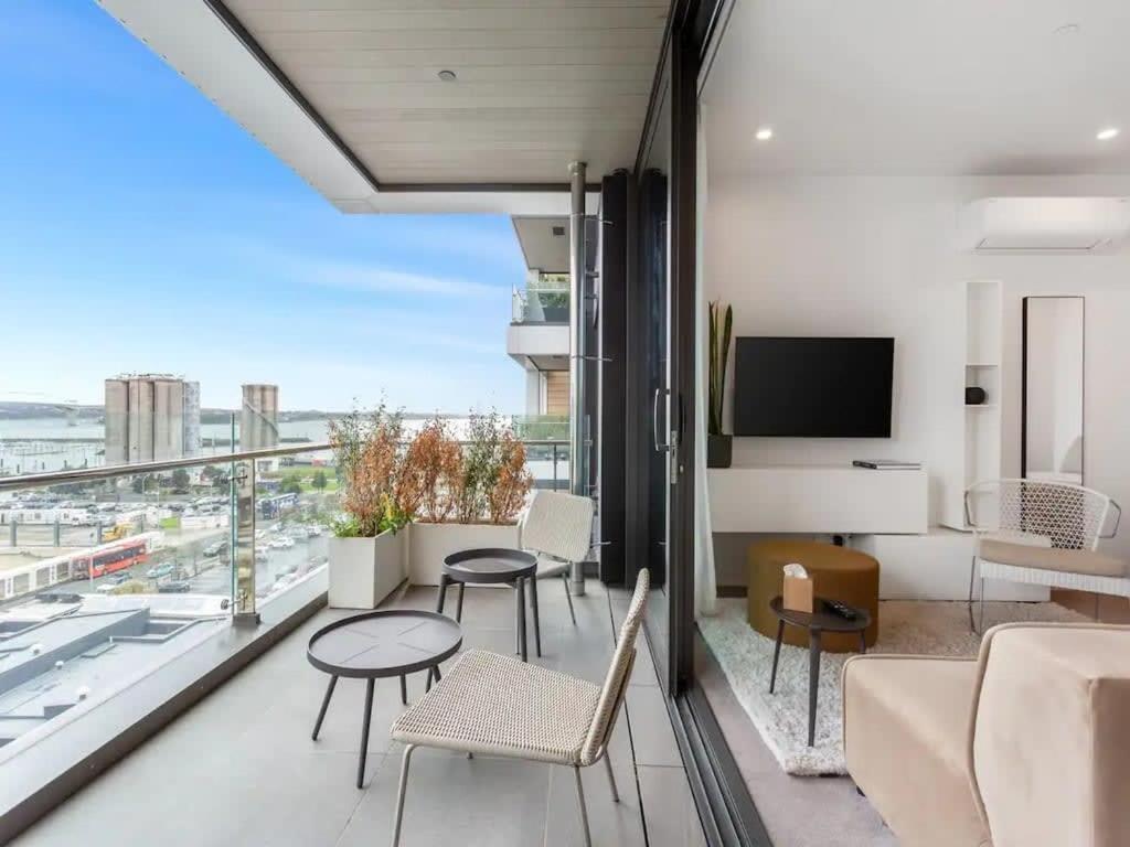Sleek Modern Studio With Balcony Auckland Exteriér fotografie
